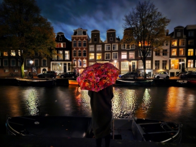 amsterdam-canal-umbrella-night