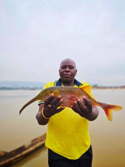 fisherman-with-elephantfish