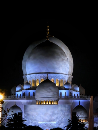 sheikh-zayed-mosque-at-night