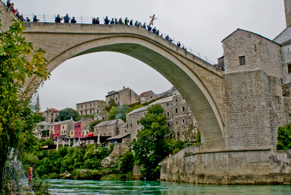 Brandon Niles Cox jumps 86 ft (26m) from the Stari Most, Bosnia and Herzegovina